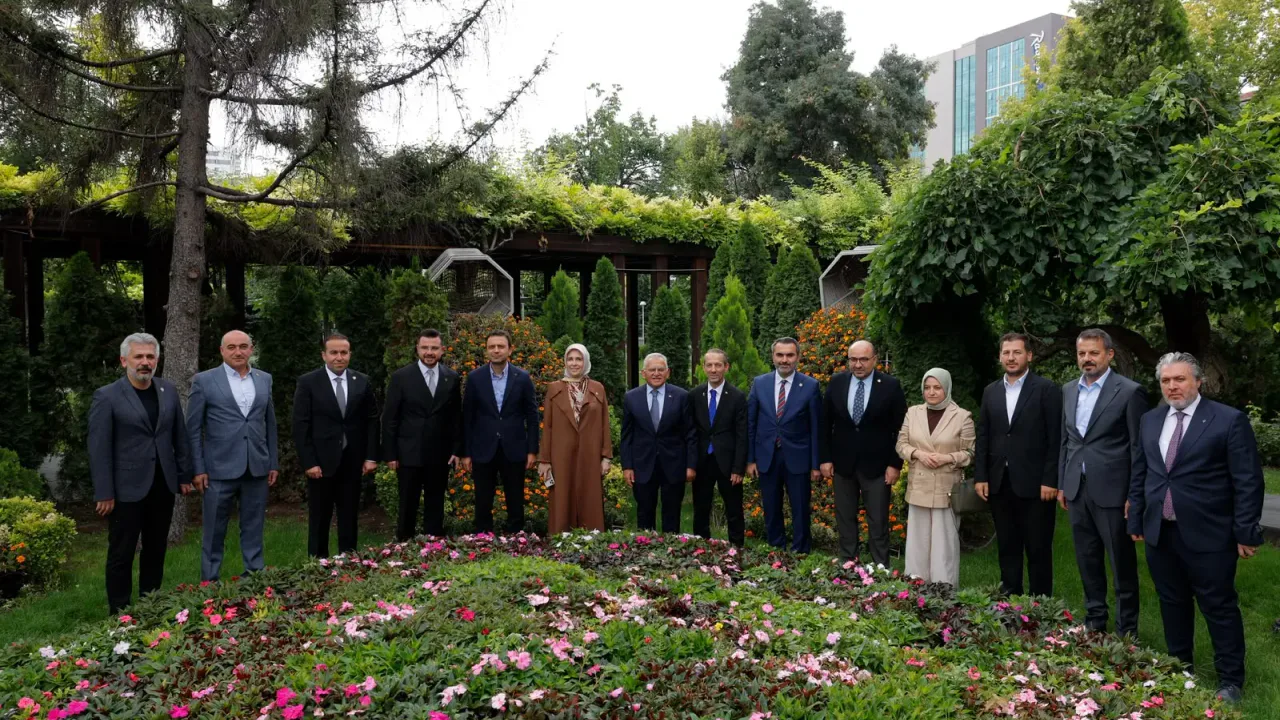 Başkan Büyükkılıç, AK Parti Heyetiyle Kayseri'de Buluştu