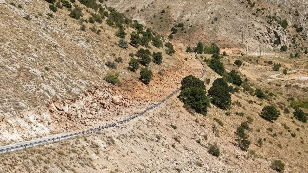 Kayseri Büyükşehir'den Sarız'da 1,3 Kilometrelik Yol Çalışması