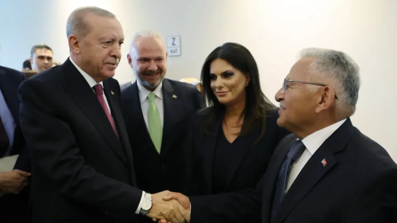 Büyükkılıç, AK Parti Grup Toplantısı'nda Erdoğan ile Görüştü